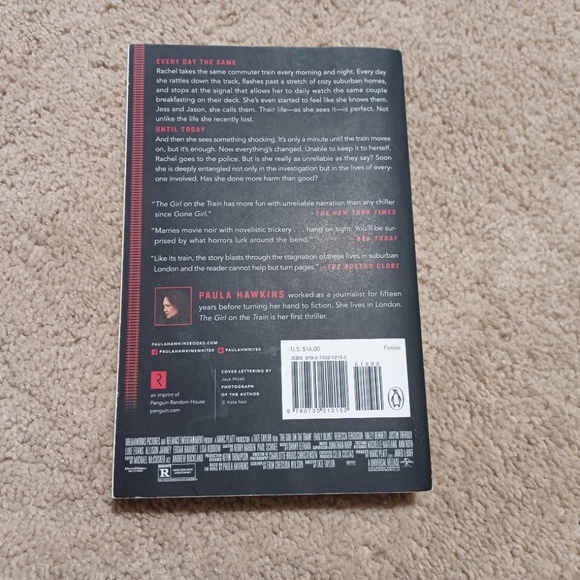 PAULA HAWKINS ~ The Girl on The Train Paperback - Picture 3 of 5